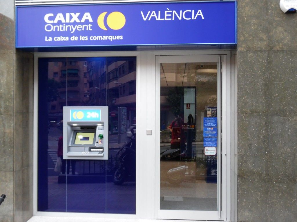 Entrada nueva oficina Primado Reig Caixa Ontinyent Valencia