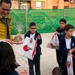Los alumnos con los detalles de la visita de Inel