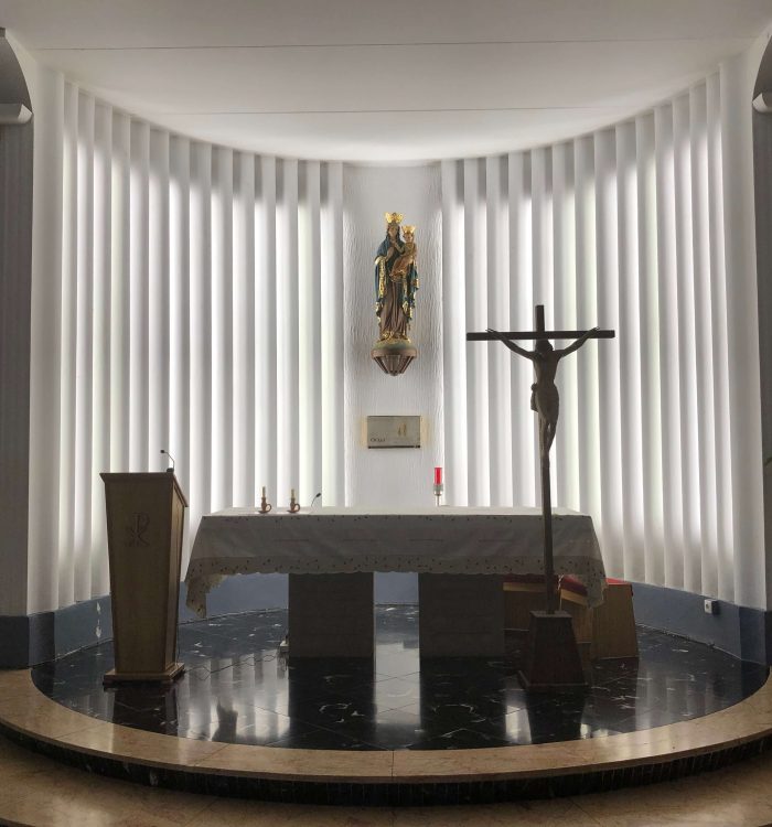Iluminación LED en capilla Colegio Pureza de María