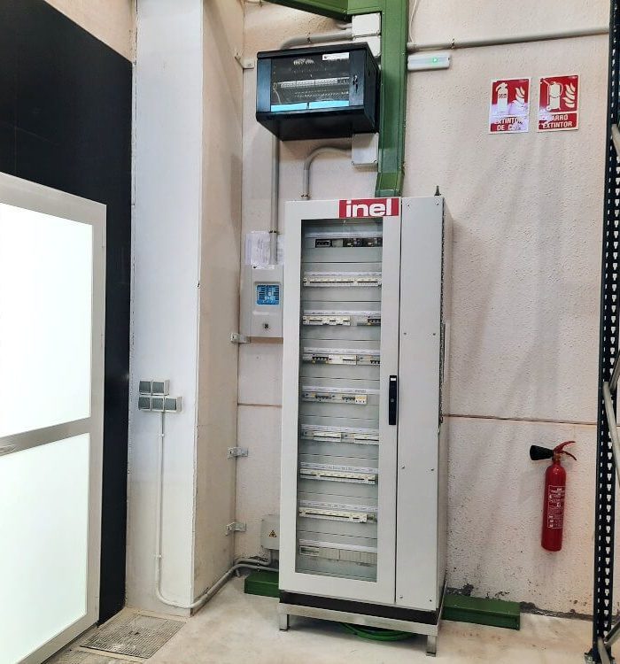 Instalación Eléctrica e Iluminación de naves y oficinas en Ontinyent (Valencia)