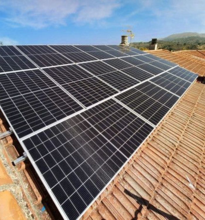 Instalación Fotovoltaica de Autoconsumo de 5,6kWp en Cocentaina (Alicante)