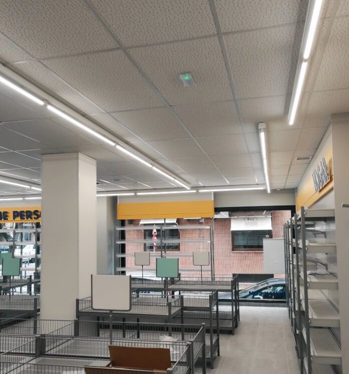Instalación eléctrica e iluminación de tienda en Ontinyent (Valencia)