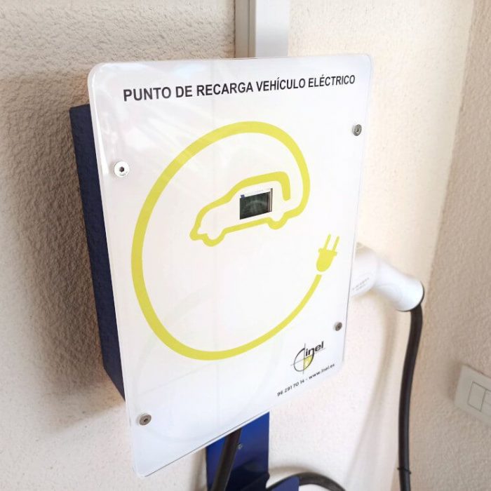 Instalación Punto de recarga vehiculo eléctrico en Ontinyent (Valencia)