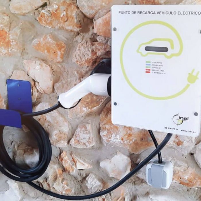 Instalación Punto de recarga vehiculo eléctrico en Ontinyent (Valencia)