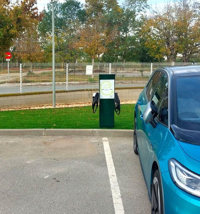 Instalación Punto de recarga vehiculo eléctrico en Montornès del Vallès (Barcelona)